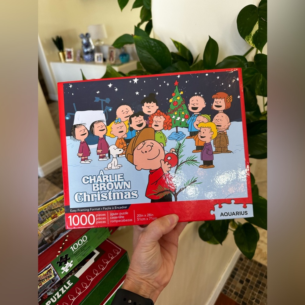 🧩 EUC Aquarius Peanuts 1000 pc Jigsaw Puzzle- ‘A Charlie Brown Christmas’ 🧩